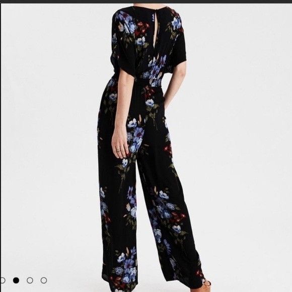 American Eagle Jumpsuit Womens Medium Black Floral V Neck Pockets Keyhole Back - Picture 2 of 7